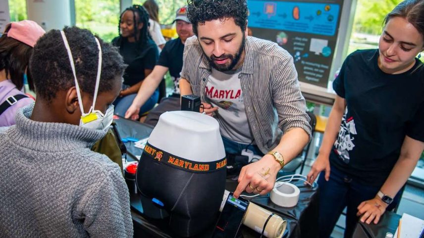 Trabalho de cientistas da Universidade de Maryland criou a Smart Underwear, o primeiro dispositivo vestível projetado especificamente para medir a flatulência humana, usando o hidrogênio como principal indicador – Reprodução/Universidade de Maryland
