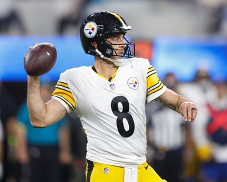 Aaron Rodgers led the Steelers to an AFC North division title last season.
