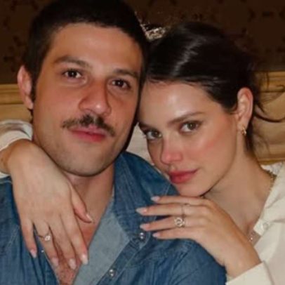 Laura Neiva revela rotina com Chay Suede na ponte aérea