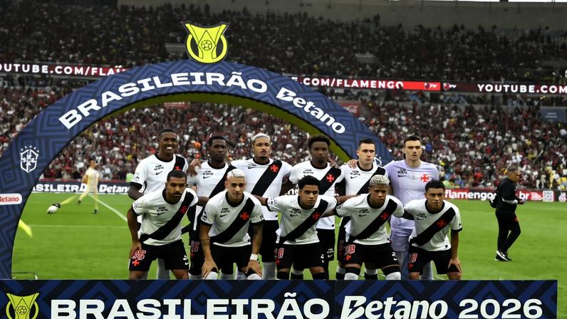 Time do Vasco antes do jogo contra o Flamengo — Foto: André Durão