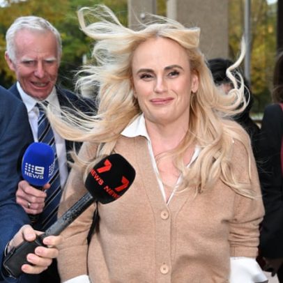 Makeover de Rebel Wilson no tribunal mostra importância do estilo no depoimento