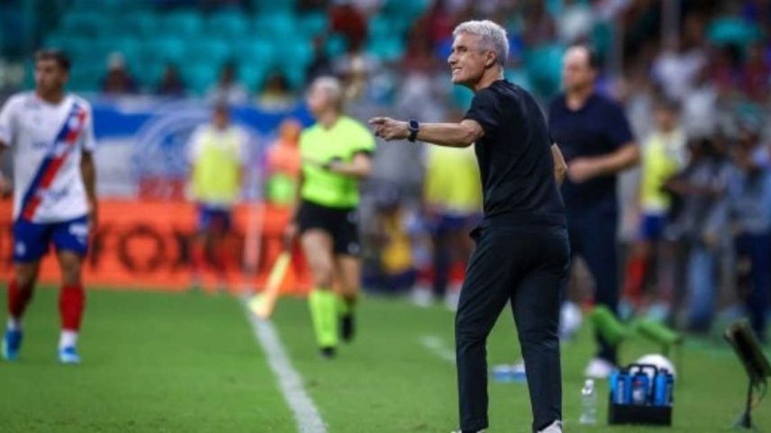 Luís Castro durante Bahia x Grêmio pelo Brasileirão – FOTO: LUCAS UEBEL/GREMIO FBPA