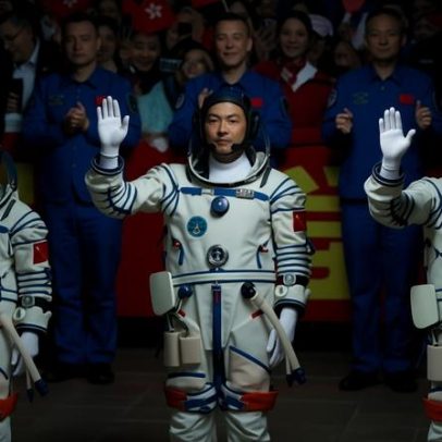 China lança missão tripulada com três tripulantes visando ambições lunares