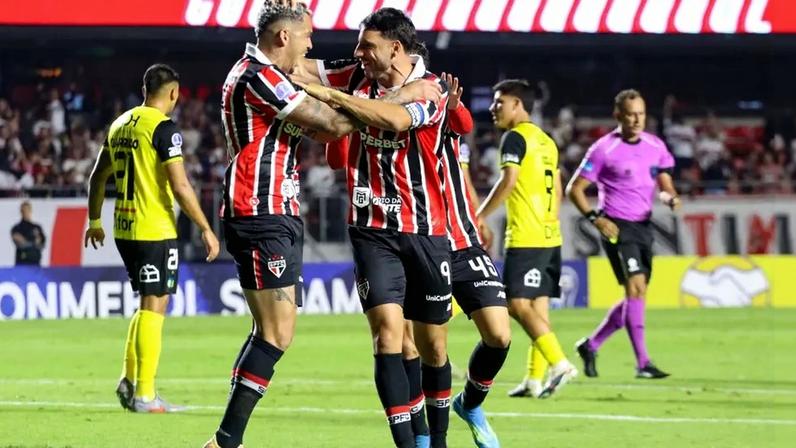 Luciano e Calleri comemoram gol pelo São Paulo (Foto: Theo Daolio/Ekobanpress/Folhapress)