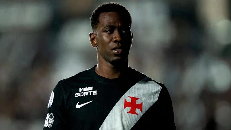 Carlos Cuesta em campo pelo Vasco (Foto: Jorge Rodrigues/AGIF/Folhapress)