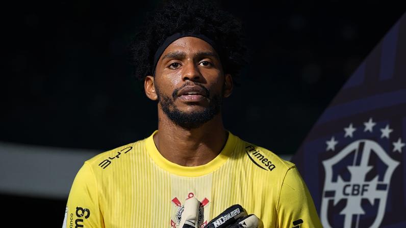 Hugo Souza vive grande fase no Corinthians (Foto: Walmir Cirne/AGIF/Folhapress)