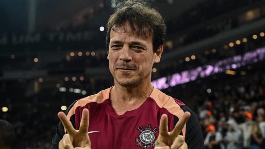 Diniz soma invencibilidade somando passagem pelo Fluminense e Corinthians.(Foto: Roberto Sungi/AtoPress/Folhapress)