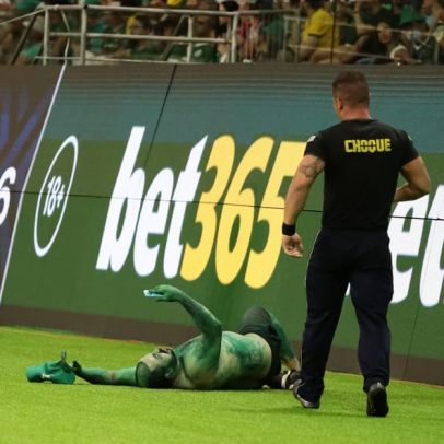 STJD denuncia Palmeiras por invasão de torcedor fantasiado de Hulk contra Santos