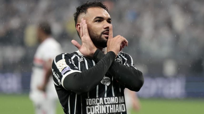 Raniele, do Corinthians, comemora gol contra o São Paulo
