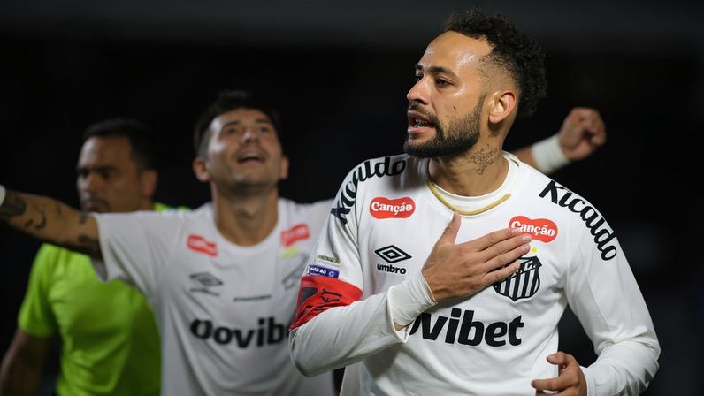Neymar marca o primeiro gol na vitória contra o Bragantino. (Foto: Guilherme Dionizio/Código 19/Folhapress)