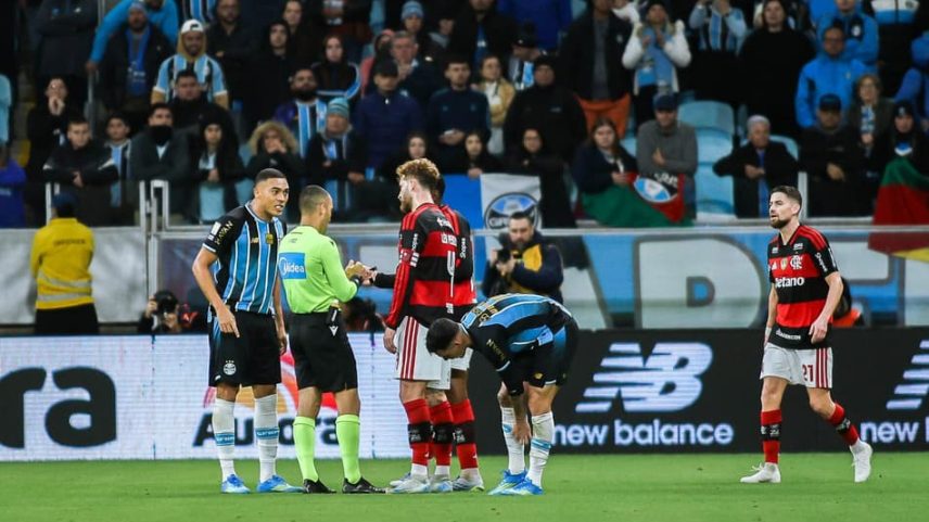 Carrascal abriu o placar diante do Grêmio, fora de casa. (Foto: Mateus Rodrigues Da Rosa/MyPhoto Press/Folhapress)
