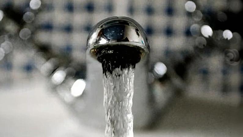 Funcionários da administração Trump planejam retirar limites de PFAS na água
