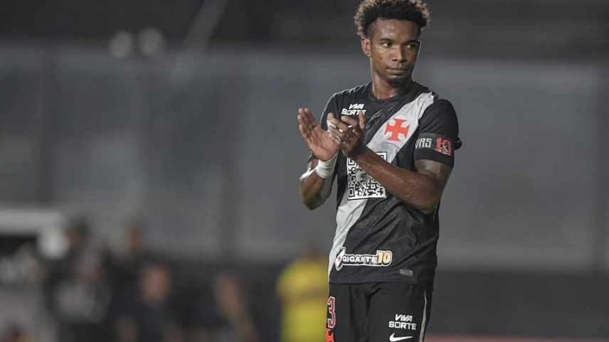 Thiago Mendes na partida entre Vasco e Paysandu (Foto: Thiago Ribeiro/AGIF/Folhapress)