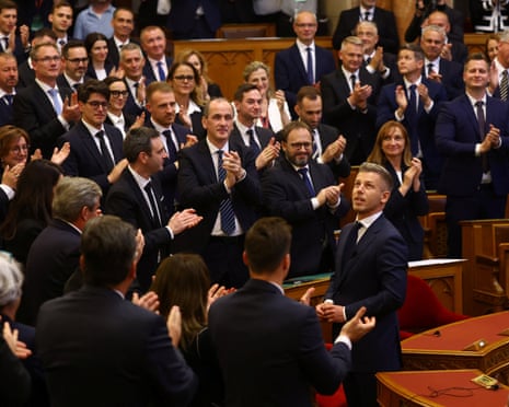 Péter Magyar assume primeiro-ministro da Hungria, encerrando era de Orbán