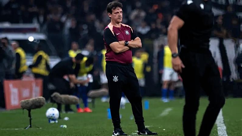 Fernando Diniz durante jogo do Corinthians (Foto: Ronaldo Barreto/Thenews2/Folhapress)