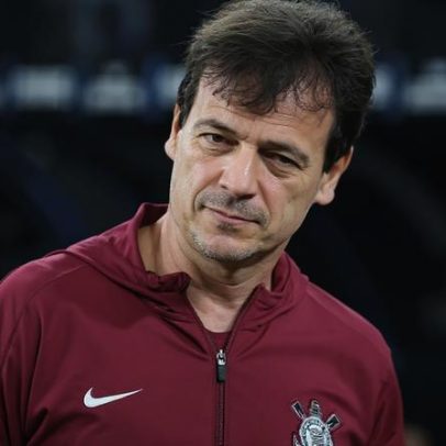 Diniz explica minutagem de Memphis e defende Yuri Alberto após vaias