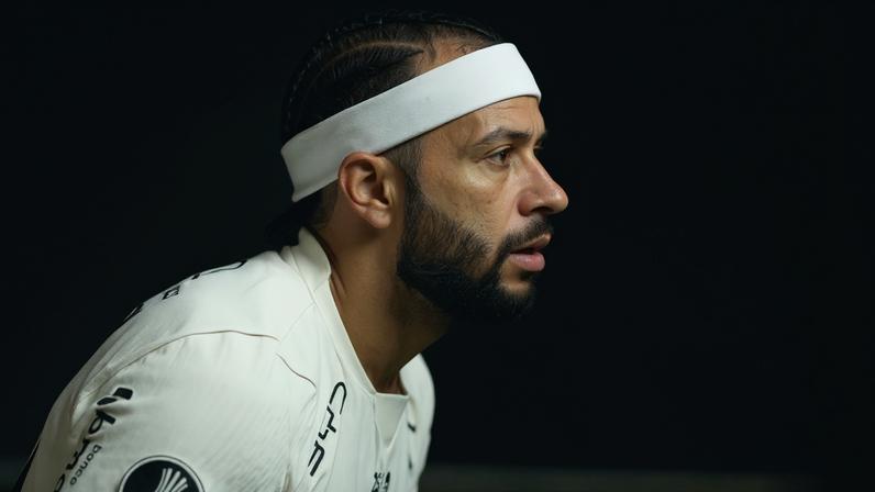 Memphis Depay vive futuro indefinido no Corinthians (Foto: Joisel Amaral/AGIF/Folhapress)