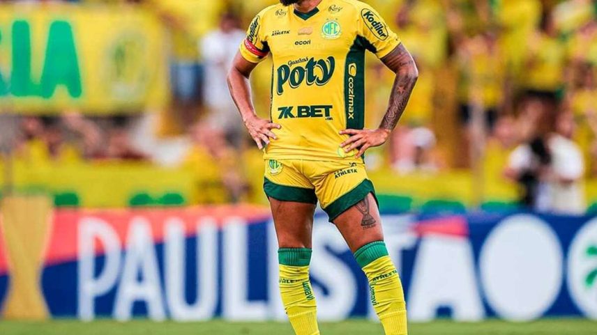 Reinaldo em campo pelo Mirassol –