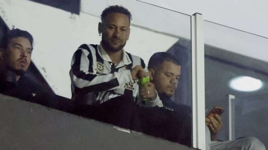 Neymar esteve com Rodrygo no jogo do Santos pela Sul-Americana-