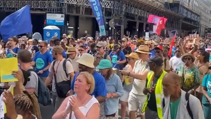 Marcha para Jesus reúne milhares em Londres após 25 anos
