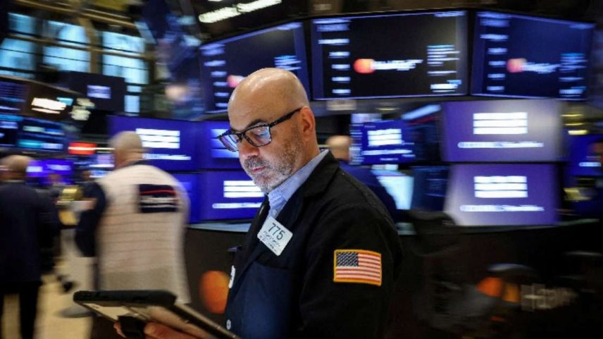 Operadores na bolsa de Nova York 7 de maio de 2026. REUTERS/Brendan McDermid/Foto de arquivo