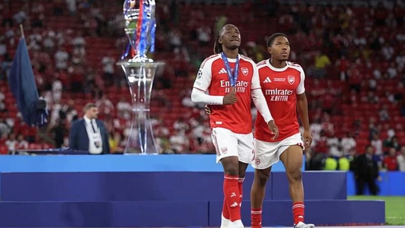 Lewis-Skelly brilha, Arsenal sofre final cruel em decisão emocionante