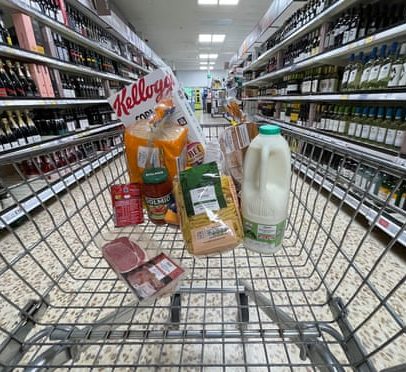 Oito em cada dez britânicos temem que a guerra com o Irã eleve o preço de alimentos