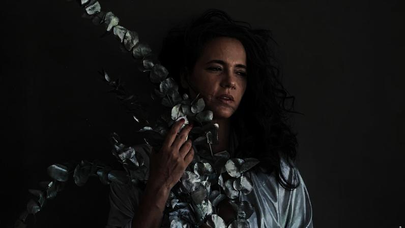 Esgotada é o novo álbum da cantora Tiê