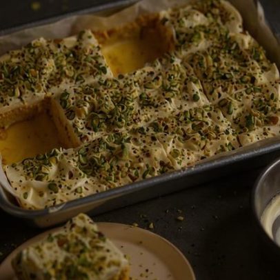Receita de bolo de leite com açafrão de Meera Sodha