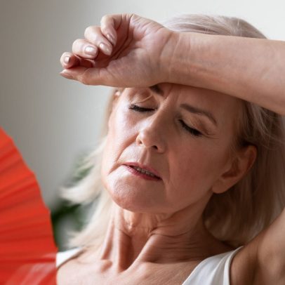 Risco cardíaco aumenta após a menopausa: entenda os fatores