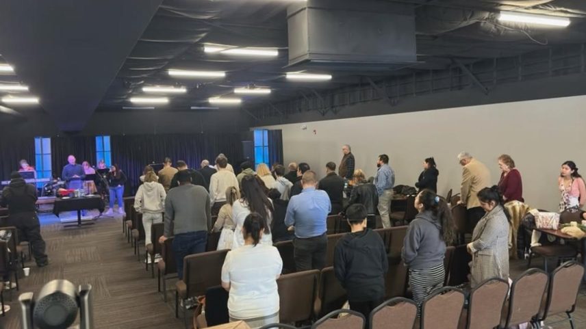 Igreja relata curas após corrente de oração nos EUA