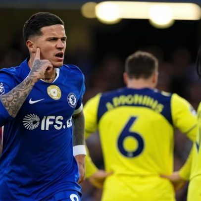 Fernández e Chelsea vencem Spurs; briga pela salvação vai ao último dia