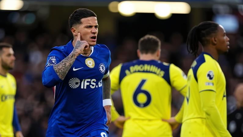 Fernández e Chelsea vencem Spurs; briga pela salvação vai ao último dia