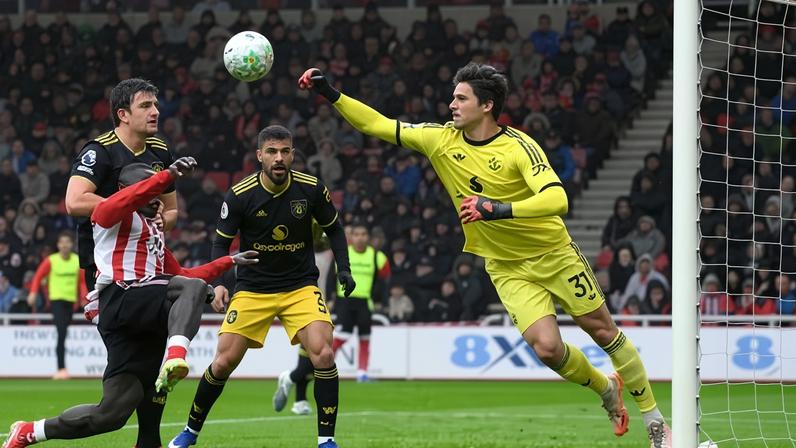 Senne Lammens had to work hard to preserve Manchester United’s clean sheet.