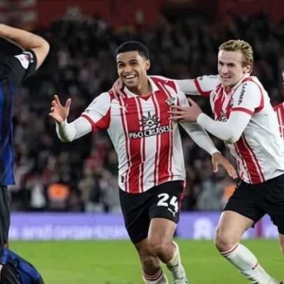 Southampton avança à final de playoff após gol inusitado diante de Middlesbrough