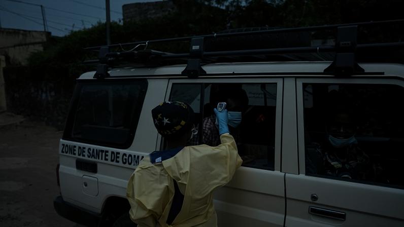 EUA confirmam caso de Ebola em americano no Congo e CDC amplia triagem de viagem
