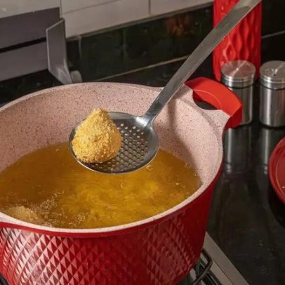No Dia da Coxinha, aprenda a fazer o salgado com casquinha crocante