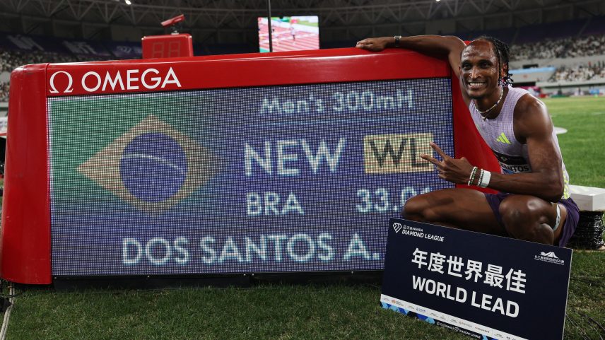 Alison dos Santos leva ouro no atletismo e faz dobradinha brasileira