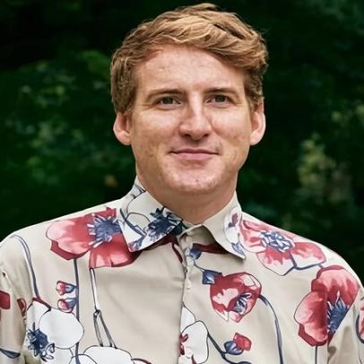 Resenha: Prestige Drama de Séamas O’Reilly traz comédia sobre Derry e o passado