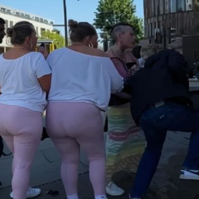 Mulher agride evangelista de rua e tenta impedir pregação em Londres