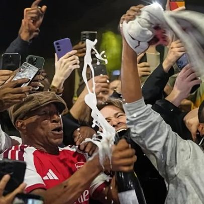 Empolgação cresce enquanto Ian Wright anima festa do Arsenal