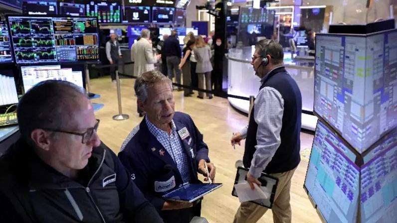 Operadores na bolsa de Nova York 15 de maio de 2026. REUTERS/Jeenah Moon/Foto de arquivo