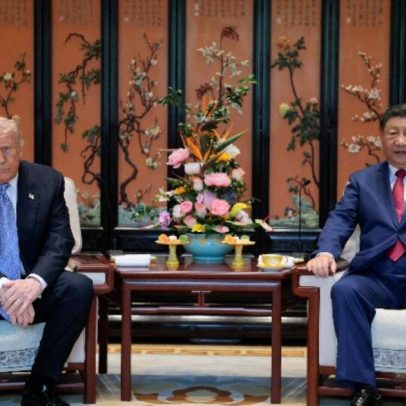 Trump diz ter conversado com Xi sobre suspender sanções a chinesas.