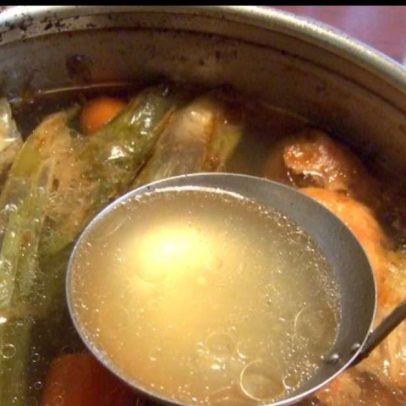 Caldo de ossos: principais benefícios para a saúde