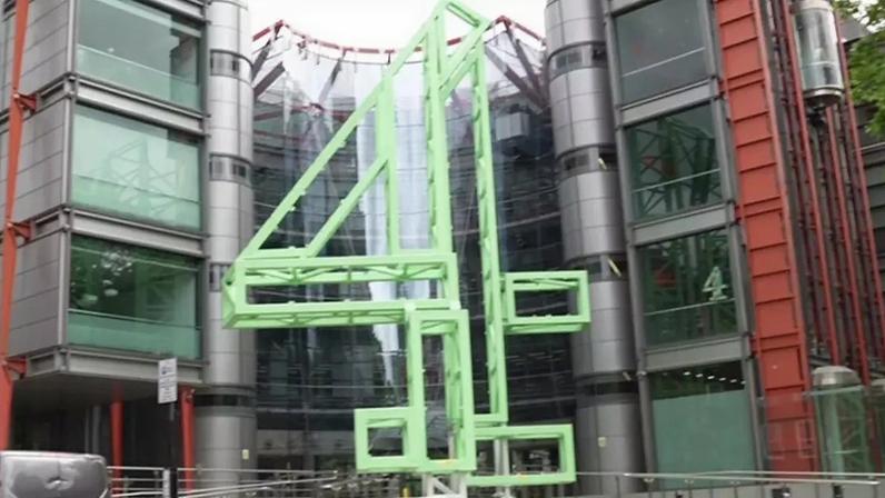 O Channel 4 está sob pressão para responder a questões mais amplas após as alegações feitas por três mulheres no programa 'Married at First Sight UK' (Casamento ​​à primeira vista Reino Unido, na traducao para o portugues)