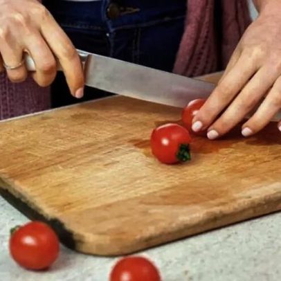 Como limpar tábua de corte sem espalhar bactérias