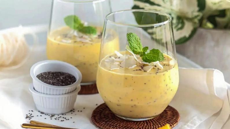 Vitamina de manga com chia e aveia