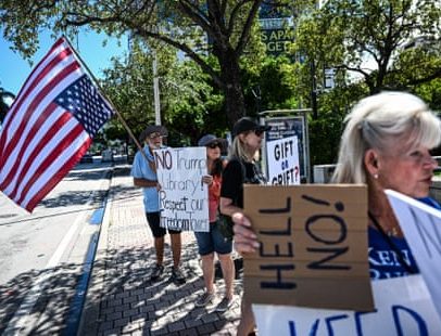 Habitantes de Miami processam sobre terreno para biblioteca presidencial de Trump