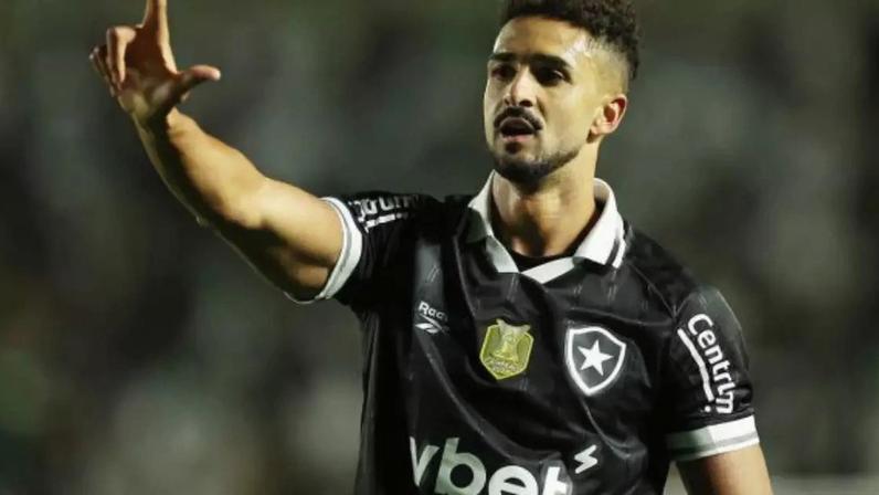 Chris Ramos vai seguir no Botafogo após o empréstimo –