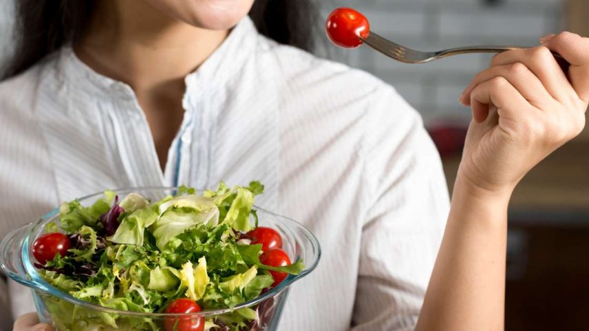 Uma dieta saudável, com alimentos ricos em potássio, ajuda a combater a hipertensão arterial